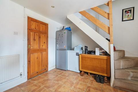 10 Kings Road, Godalming, GU7 3ET