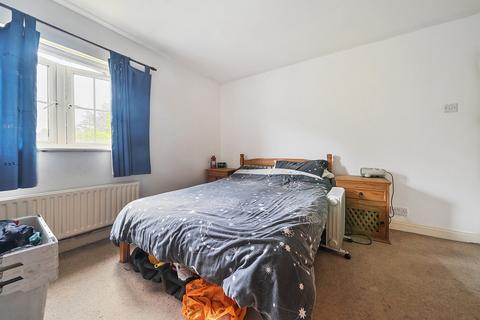 10 Kings Road, Godalming, GU7 3ET