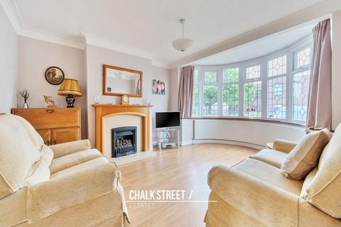 3 bedroom semi-detached house for sale, Pettits Lane, Romford, RM1