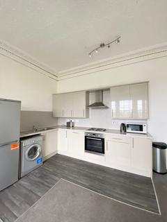4 bedroom flat to rent, Roseangle, West End DD1