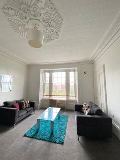 4 bedroom flat to rent, Roseangle, West End DD1