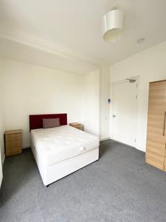 4 bedroom flat to rent, Roseangle, West End DD1
