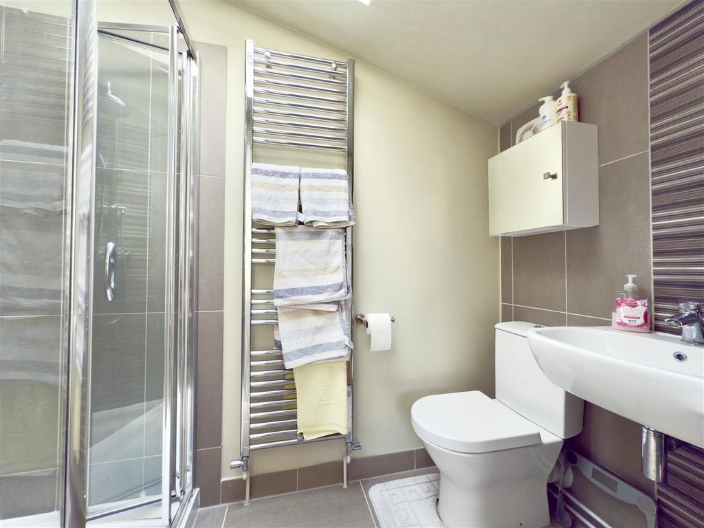 En suite shower