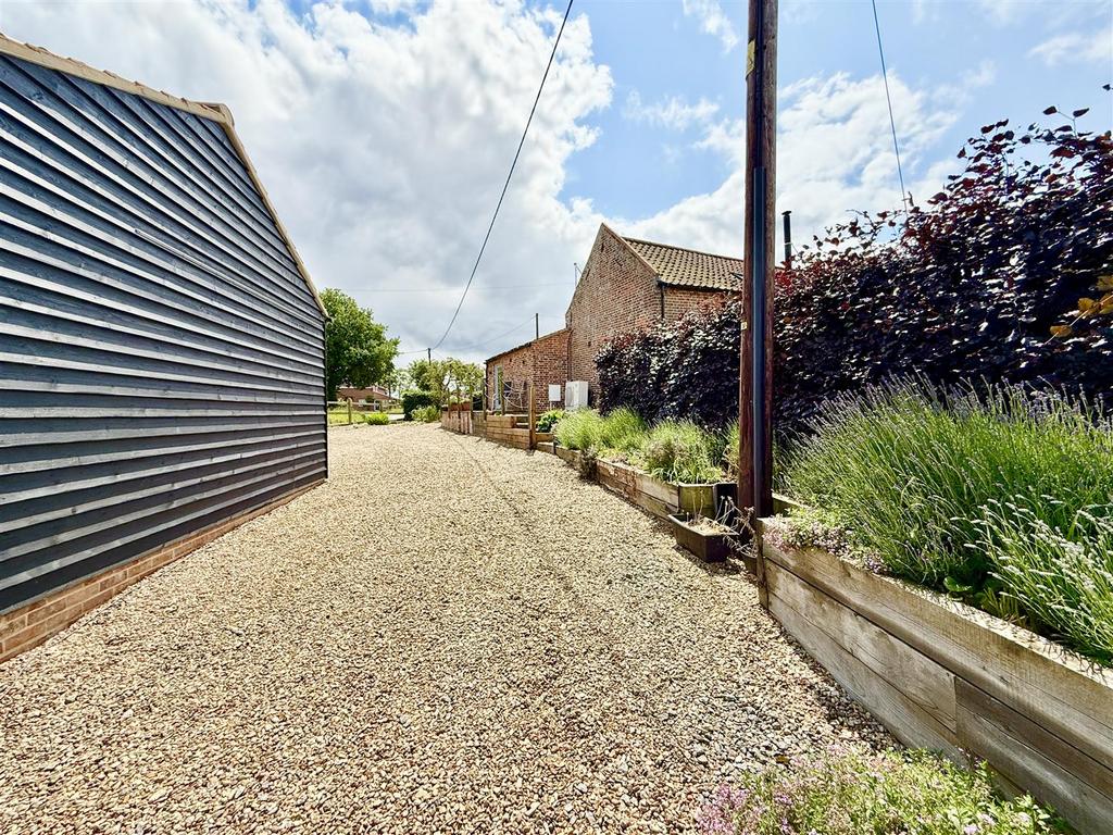 Driveway to side of cart shed