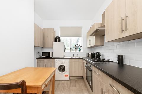 2 bedroom flat to rent, Endwell Road, London, SE4