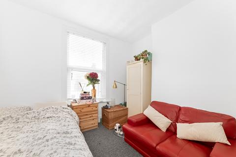 2 bedroom flat to rent, Endwell Road, London, SE4