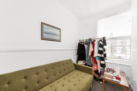 2 bedroom flat to rent, Endwell Road, London, SE4