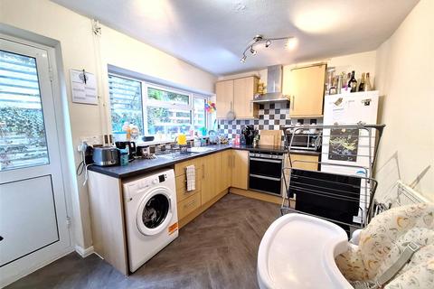 3 bedroom bungalow to rent, Hemdean Road