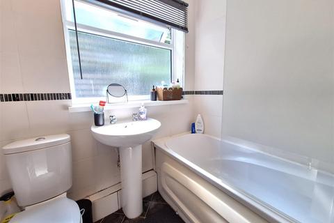 3 bedroom bungalow to rent, Hemdean Road