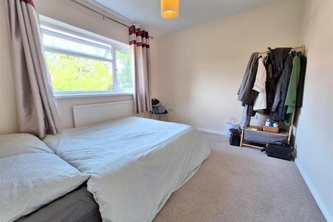 3 bedroom bungalow to rent, Hemdean Road