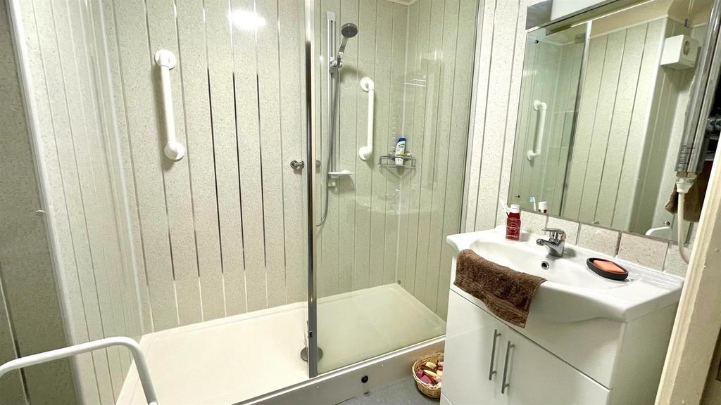 3 piece shower room