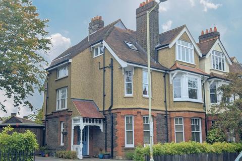 2 bedroom apartment to rent, Avenue Road, St Albans