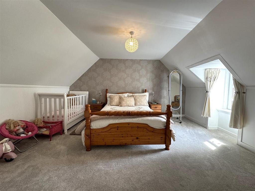 Bedroom 4.jpg