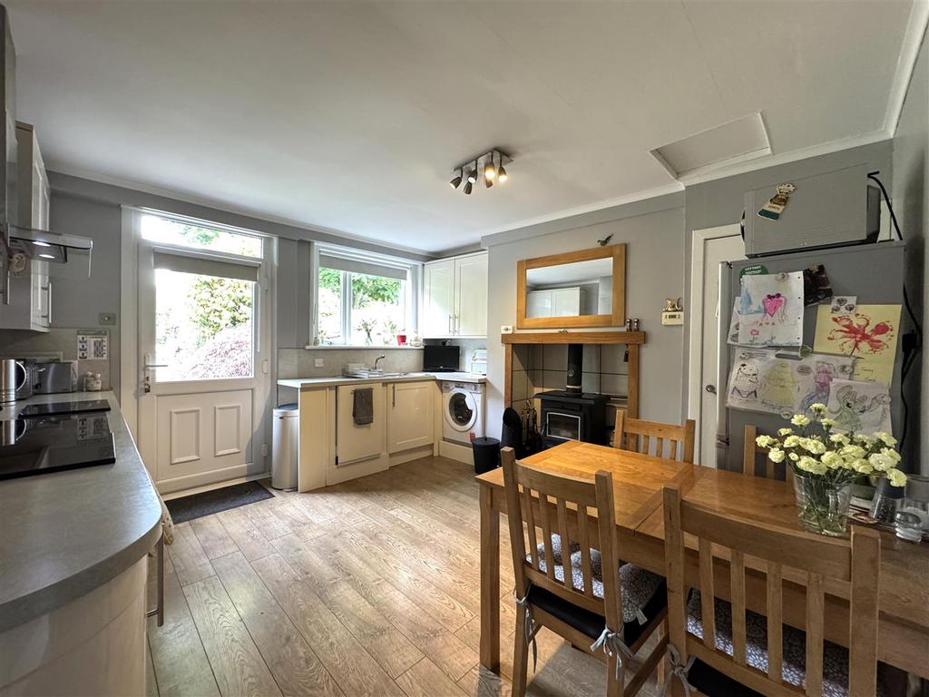Kitchen 1.jpg