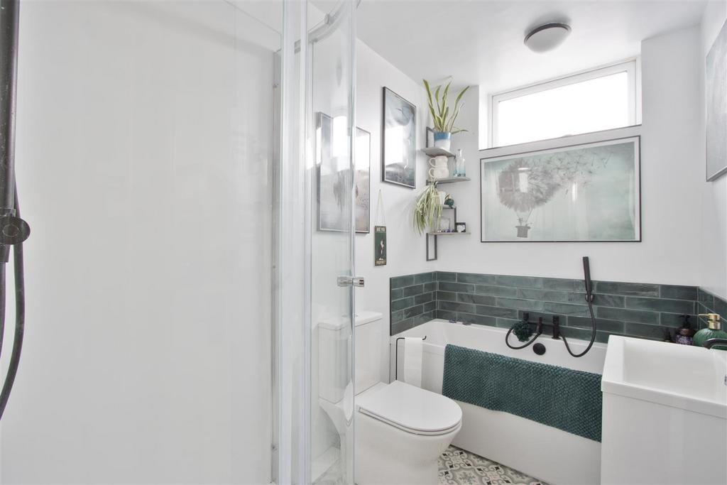 Re-Fitted Family Bathroom