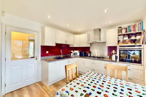 12 Ashleigh Vale, Barnsley, S70 3RL