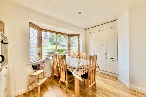12 Ashleigh Vale, Barnsley, S70 3RL