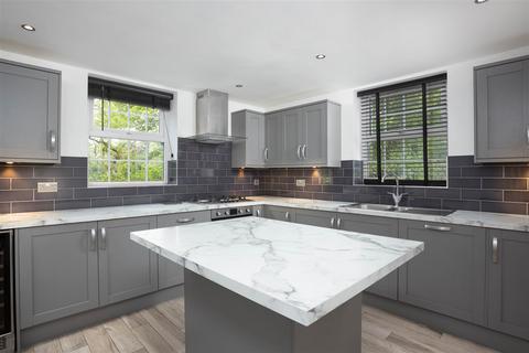 undefined, New Adel Lane, Leeds LS16