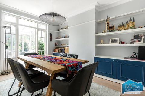 4 bedroom semi-detached house to rent, Fitzjohn Avenue, High Barnet, Hertfordshire, EN5