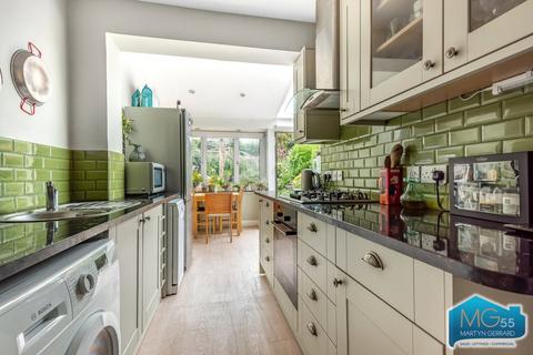 4 bedroom semi-detached house to rent, Fitzjohn Avenue, High Barnet, Hertfordshire, EN5