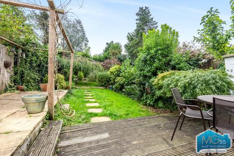 4 bedroom semi-detached house to rent, Fitzjohn Avenue, High Barnet, Hertfordshire, EN5
