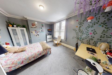 undefined, 27 Beech Avenue, Nottingham, NG7