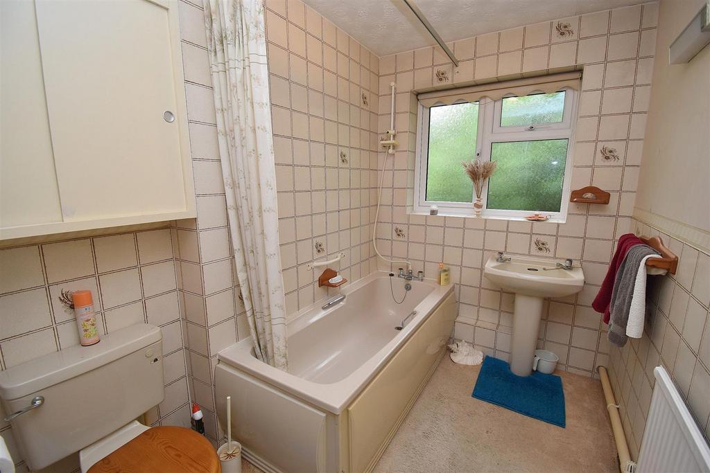 Bathroom.JPG
