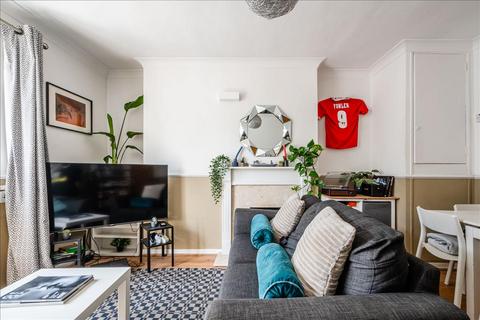 3 bedroom apartment to rent, Southgate Court, Southgate Road, De Beavoir , N1