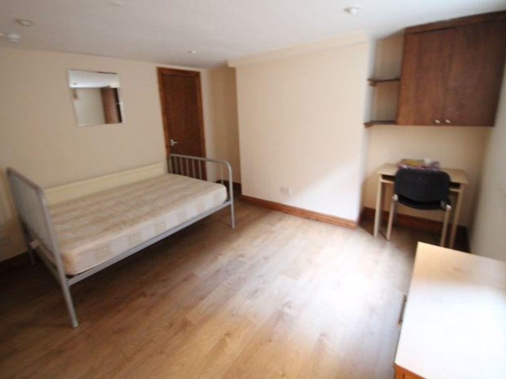 A well-maintained single bedroom with wooden fl...