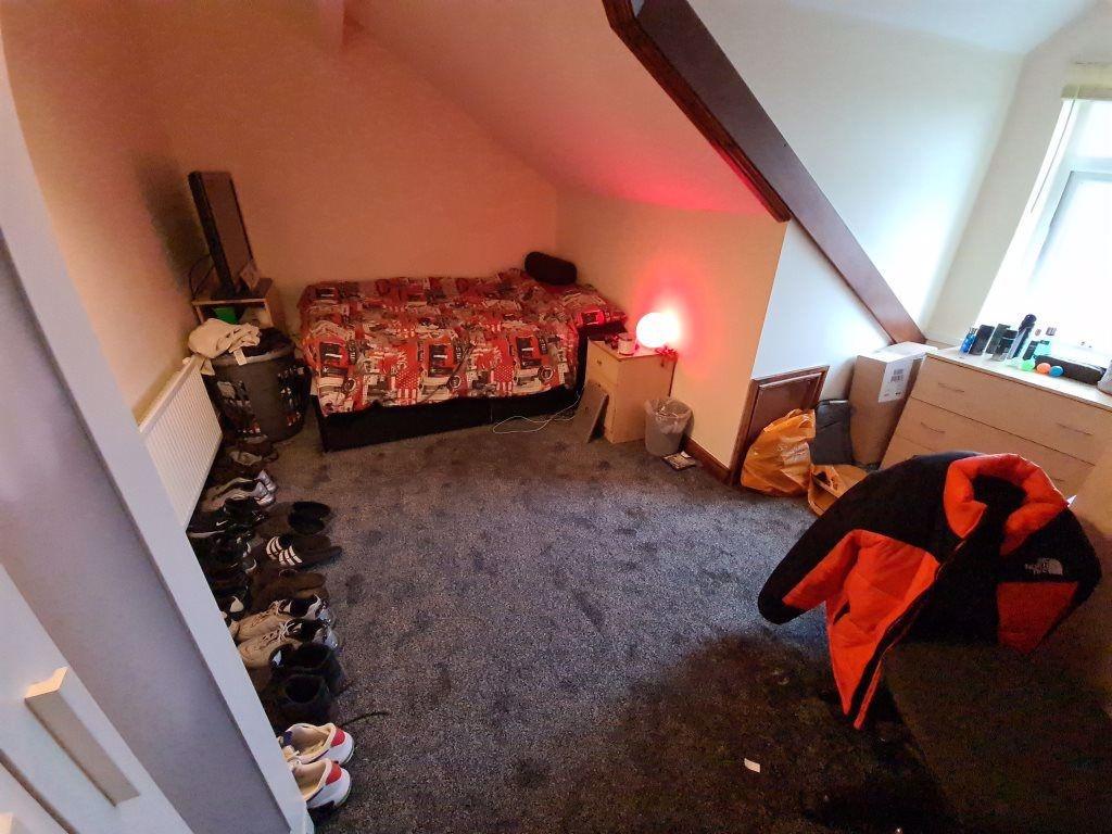 Cozy single bedroom featuring a comfortable bed...