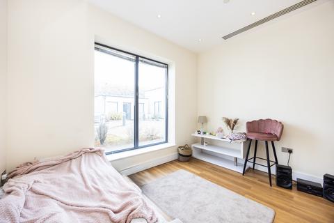 1 bedroom flat for sale, Bath Road, Slough SL1