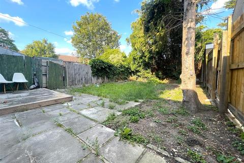 3 bedroom end of terrace house for sale, Ray Gardens, Barking IG11 OPW