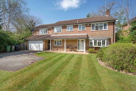 5 bedroom detached house to rent, Ashcroft Park, Cobham, KT11 2DN