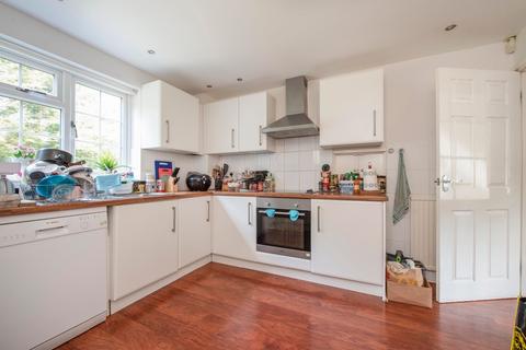 5 bedroom detached house to rent, Ashcroft Park, Cobham, KT11 2DN