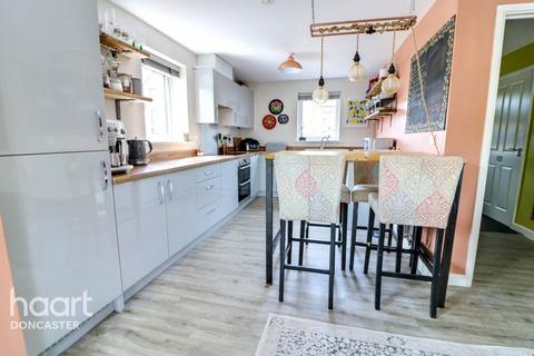 9 Asgolds Way, Askern, Doncaster, DN6 0FF