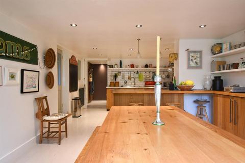 5 bedroom end of terrace house for sale, Old London Road, Hastings