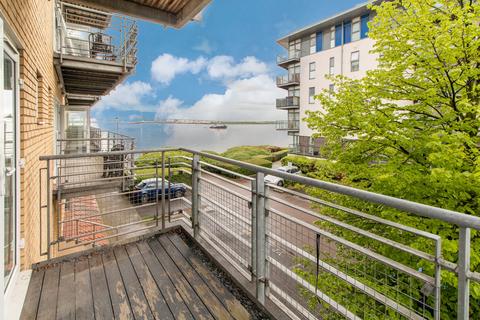 2 bedroom apartment to rent, Carmichael Avenue, Greenhithe DA9