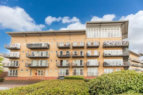 2 bedroom apartment to rent, Carmichael Avenue, Greenhithe DA9