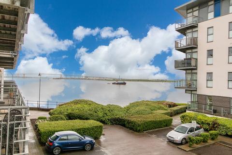 2 bedroom apartment to rent, Carmichael Avenue, Greenhithe DA9