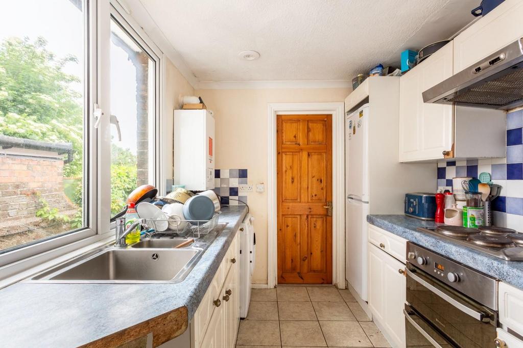 Kitchen (2).jpg
