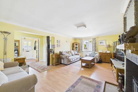 4 bedroom detached bungalow for sale, Rectory Road, Tivetshall St Mary