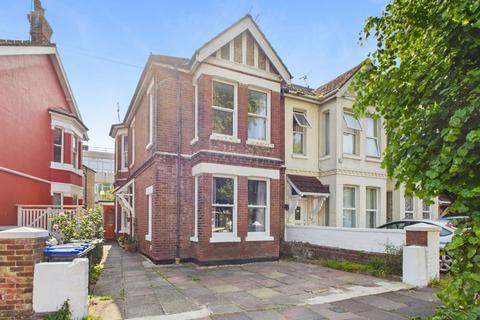 21 Warwick Gardens, Worthing, BN11 1PF