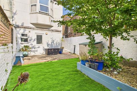 21 Warwick Gardens, Worthing, BN11 1PF