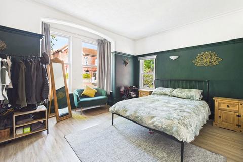 21 Warwick Gardens, Worthing, BN11 1PF