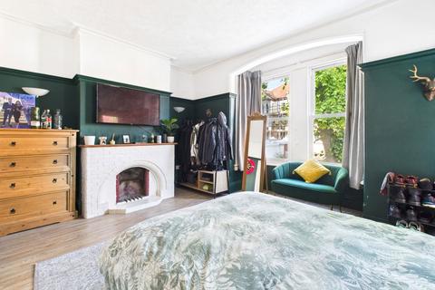 21 Warwick Gardens, Worthing, BN11 1PF