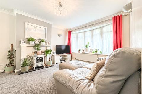 10 Brackendale Close, Hockley, SS5 5AP