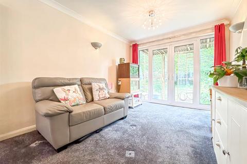 10 Brackendale Close, Hockley, SS5 5AP
