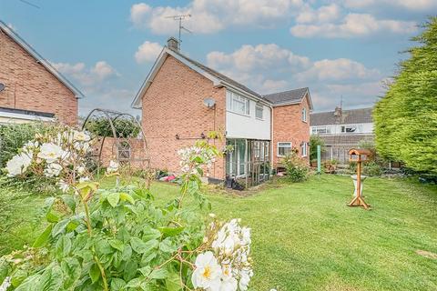 10 Brackendale Close, Hockley, SS5 5AP