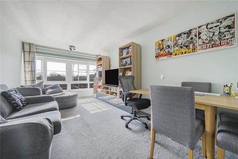 Farnham Gardens, London, SW20