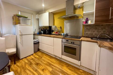 2 bedroom maisonette for sale, Renown Close, Croydon, CR0